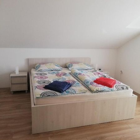 Ferienwohnung Slavuj Novi Sad Exterior foto