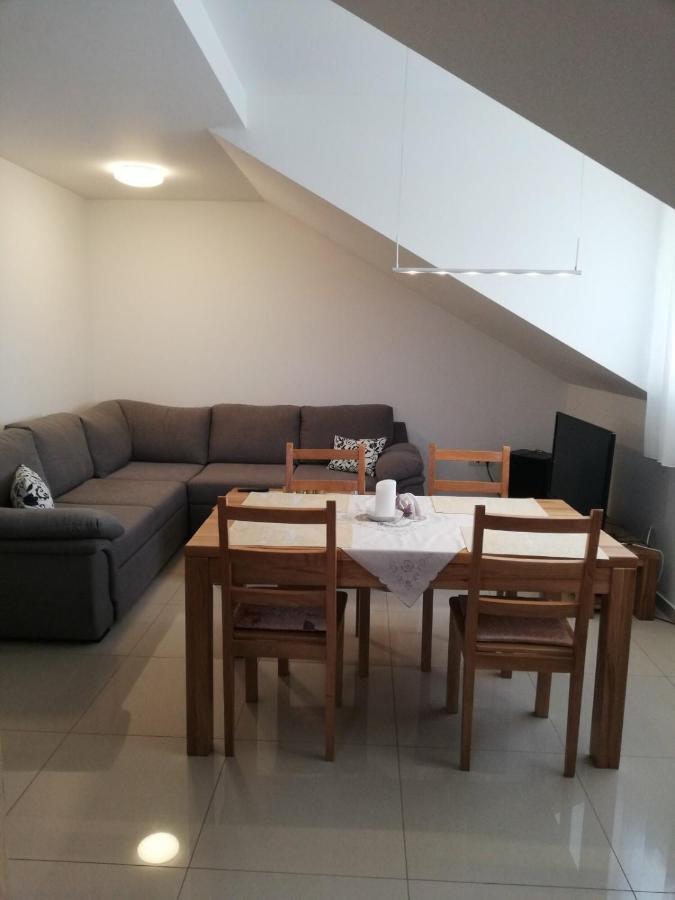 Ferienwohnung Slavuj Novi Sad Exterior foto