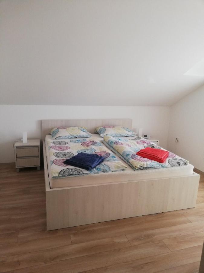 Ferienwohnung Slavuj Novi Sad Exterior foto